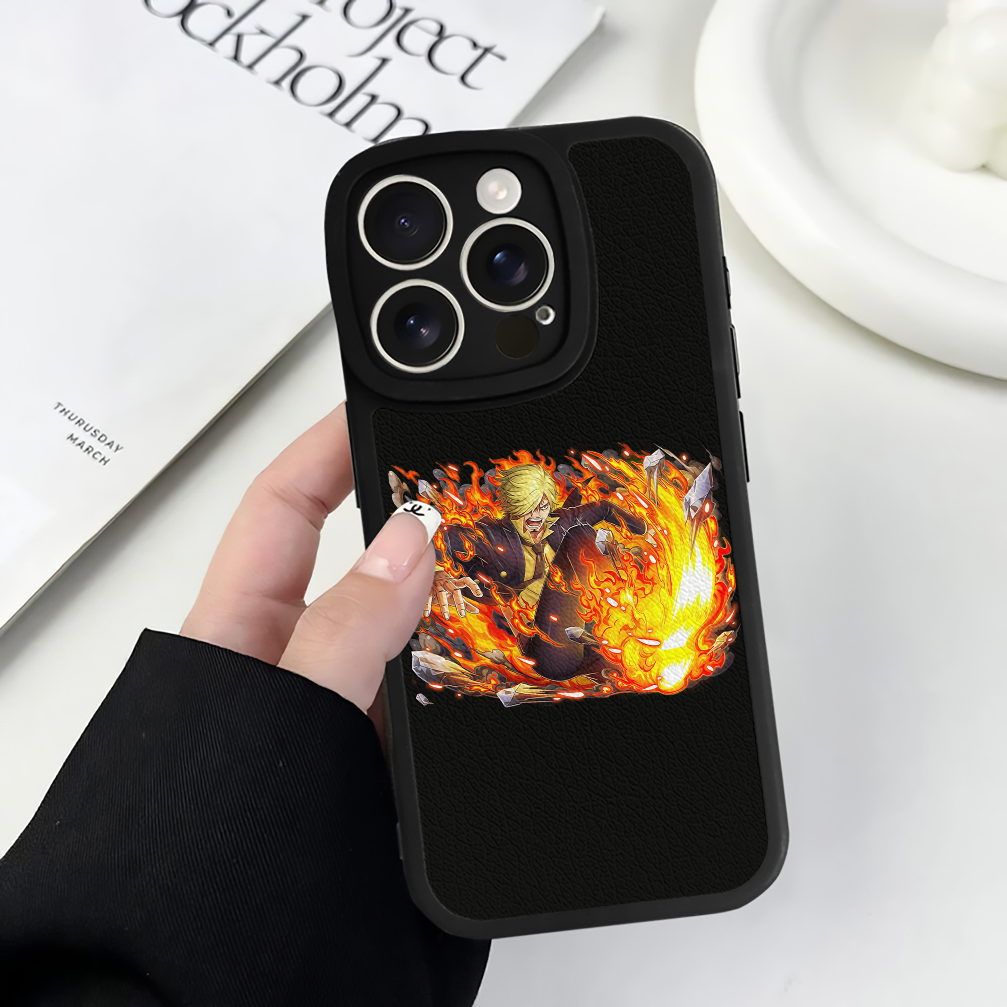 （画像用） ワンピース サンジ ONE PIECE Sanji 【iPhone 16シリーズ対応】シリコンスマホケース（レザー調） 材質：シリコン